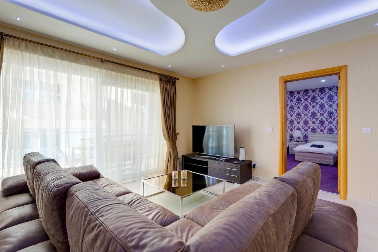 Luxury Apt W/ Side Seaviews And Pool, Top Location Sliema Bagian luar foto