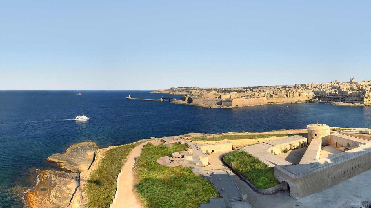 Luxury Apt W/ Side Seaviews And Pool, Top Location Sliema Bagian luar foto