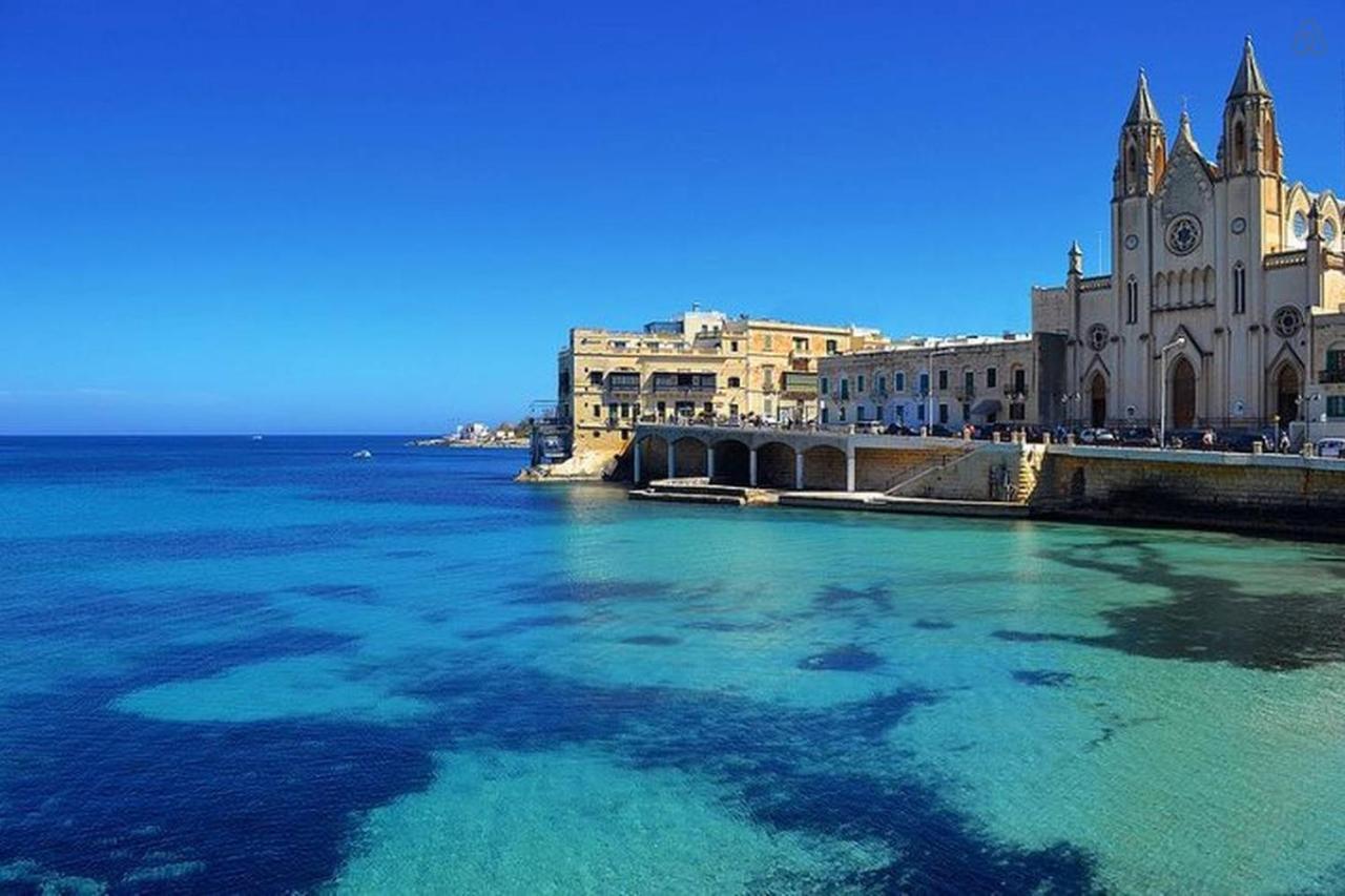 Luxury Apt W/ Side Seaviews And Pool, Top Location Sliema Bagian luar foto