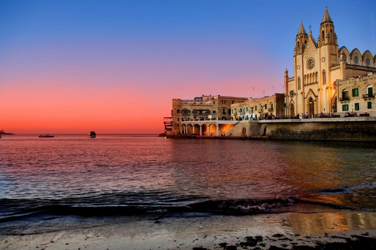 Luxury Apt W/ Side Seaviews And Pool, Top Location Sliema Bagian luar foto